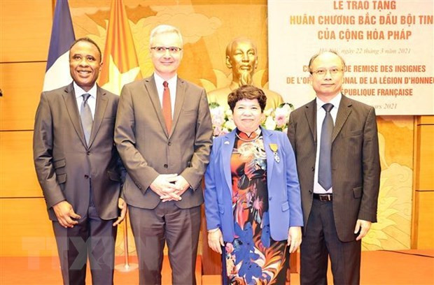 Funcionaria vietnamita recibe la Orden Nacional de la Legión de Honor de Francia ảnh 1