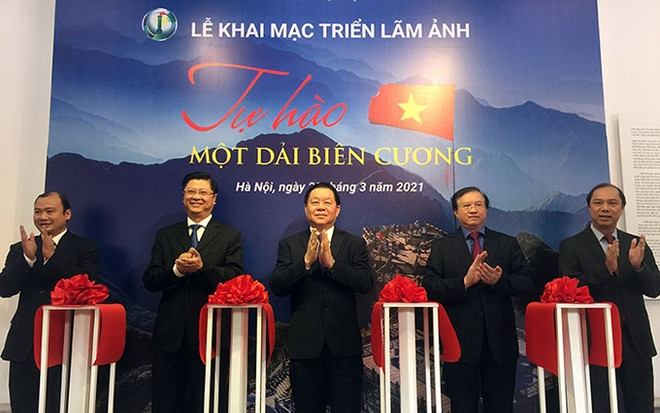 Exhibición fotográfica honra belleza de la frontera vietnamita ảnh 1 Exhibición fotográfica honra belleza de la frontera vietnamita ảnh 1