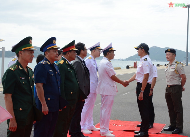 Buque naval de Singapur visita provincia vietnamita de Khanh Hoa ảnh 2 Buque naval de Singapur visita provincia vietnamita de Khanh Hoa ảnh 2