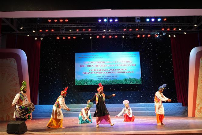 Contemplan danzas folclóricas punjabíes de la India en Ben Tre ảnh 1 Contemplan danzas folclóricas punjabíes de la India en Ben Tre ảnh 1