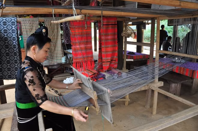 Tejido tradicional de brocado – Esencia de la etnia Thai ảnh 1
