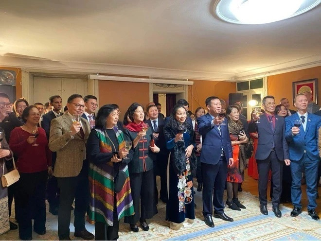 Vietnamitas en Suecia y Letonia se reúnen en ocasión del Tet ảnh 1 Vietnamitas en Suecia y Letonia se reúnen en ocasión del Tet ảnh 1