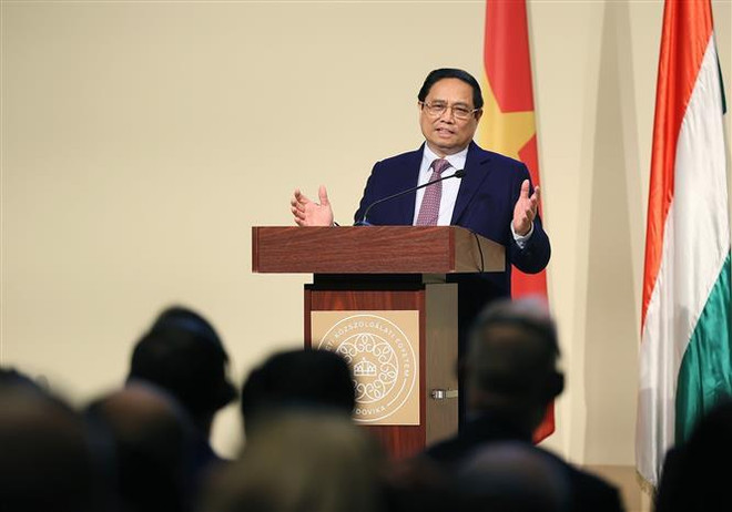 Primer ministro pronuncia discurso sobre políticas de Vietnam en universidad de Budapest ảnh 1 Primer ministro pronuncia discurso sobre políticas de Vietnam en universidad de Budapest ảnh 1