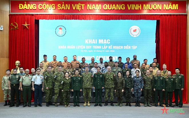 Vietnam y Canadá inauguran curso de formación de proceso de planificación de ejercicios militares ảnh 1