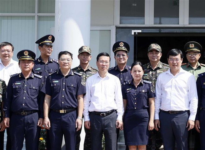Presidente entrega obsequios a pobladores de Dong Thap con motivo del Tet ảnh 3 Presidente entrega obsequios a pobladores de Dong Thap con motivo del Tet ảnh 3