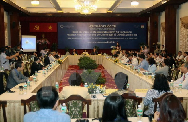 Eruditos internacionales discuten asuntos legales relacionados con fallo de PCA ảnh 1