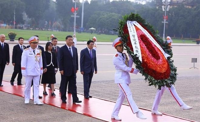 Máximo dirigente chino rinde homenaje al Presidente Ho Chi Minh ảnh 1 Máximo dirigente chino rinde homenaje al Presidente Ho Chi Minh ảnh 1