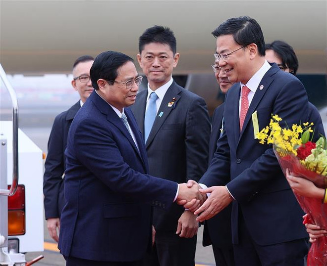 Premier vietnamita llega a Tokio para asistir a Cumbre ASEAN-Japón ảnh 1