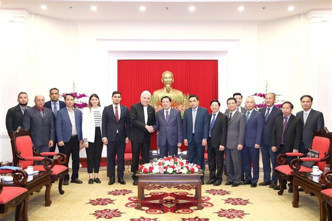 Dirigente partidista vietnamita recibe al ministro de Agricultura Productiva y Tierras de Venezuela ảnh 2