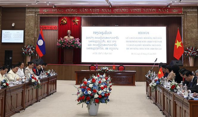 Hanoi y Vientiane robustecen amistad y cooperación ảnh 1