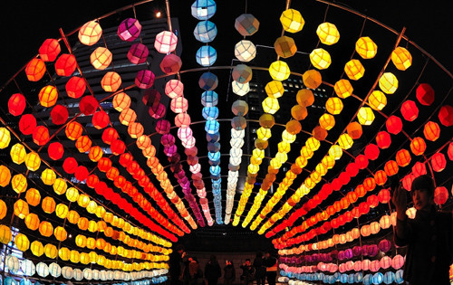 Vía de farolillos más larga de Vietnam saluda fiesta otoñal ảnh 1 Vía de farolillos más larga de Vietnam saluda fiesta otoñal ảnh 1