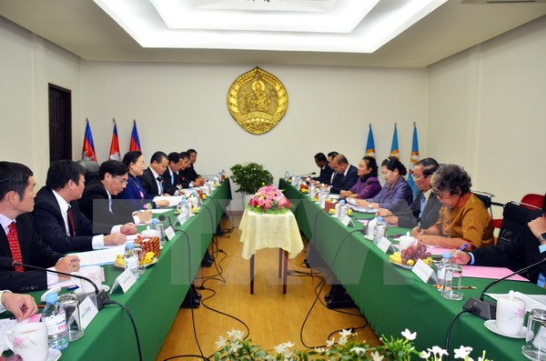 Delegación partidista vietnamita visita Cambodia ảnh 1 Delegación partidista vietnamita visita Cambodia ảnh 1