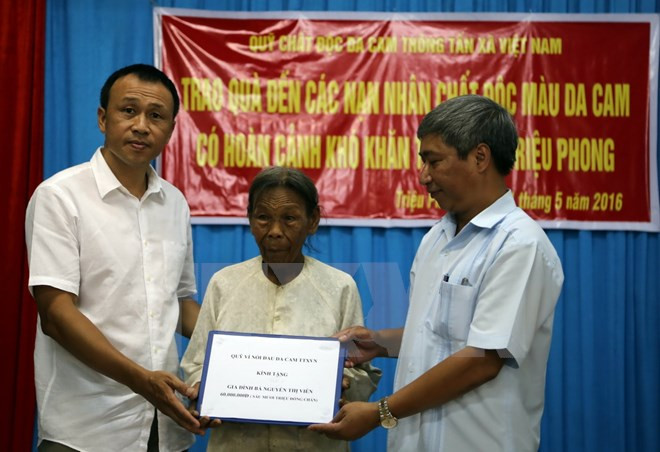 VNA entrega obsequios a víctimas del agente naranja ảnh 1 VNA entrega obsequios a víctimas del agente naranja ảnh 1