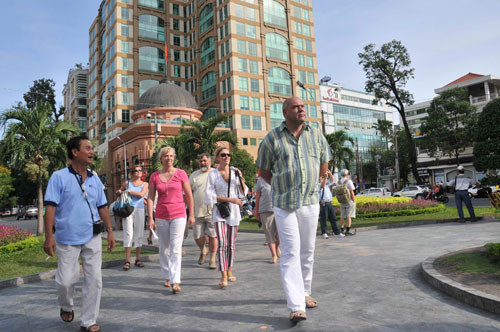 Grandes ciudades dan la bienvenida a primeros turistas extranjeros de 2016 ảnh 1