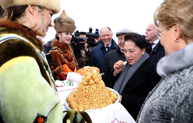 Presidenta del Parlamento de Vietnam arriba a Rusia para iniciar su visita oficial ảnh 1