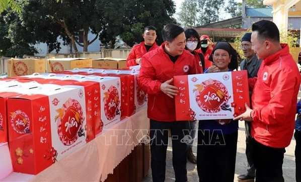 Cruz Roja de Vietnam lanza campaña para apoyar a pobres en ocasión de Tet ảnh 1 Cruz Roja de Vietnam lanza campaña para apoyar a pobres en ocasión de Tet ảnh 1