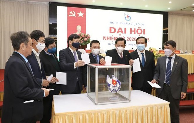 Asociación de Periodistas de Vietnam elige a miembros de su Comité Ejecutivo de nuevo mandato ảnh 2 Asociación de Periodistas de Vietnam elige a miembros de su Comité Ejecutivo de nuevo mandato ảnh 2