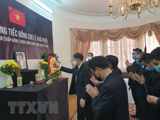 Embajadas de Vietnam en el extranjero rinden tributo póstumo al exdirigente Le Kha Phieu ảnh 1 Embajadas de Vietnam en el extranjero rinden tributo póstumo al exdirigente Le Kha Phieu ảnh 1