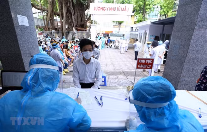 Hanoi insta a realizar rápido pruebas de PCR a ciudadanos con regreso de Da Nang ảnh 1