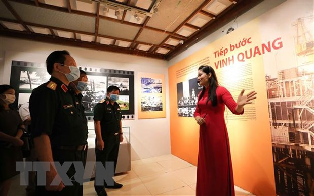 Inauguran exhibición sobre la Revolución de Agosto de Vietnam en Hanoi ảnh 1 Inauguran exhibición sobre la Revolución de Agosto de Vietnam en Hanoi ảnh 1