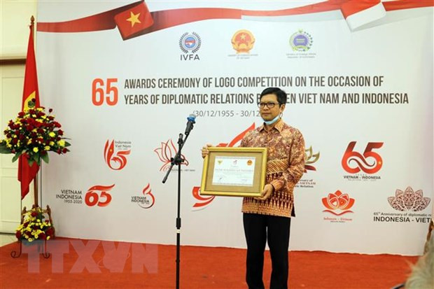 Honran a ganadores del concurso de logotipos sobre relaciones diplomáticas Vietnam-Indonesia ảnh 1 Honran a ganadores del concurso de logotipos sobre relaciones diplomáticas Vietnam-Indonesia ảnh 1