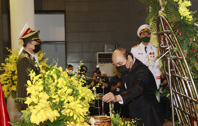 Dirigentes vietnamitas muestran condolencias por deceso del exmáximo dirigente partidista Le Kha Phieu ảnh 1 Dirigentes vietnamitas muestran condolencias por deceso del exmáximo dirigente partidista Le Kha Phieu ảnh 1
