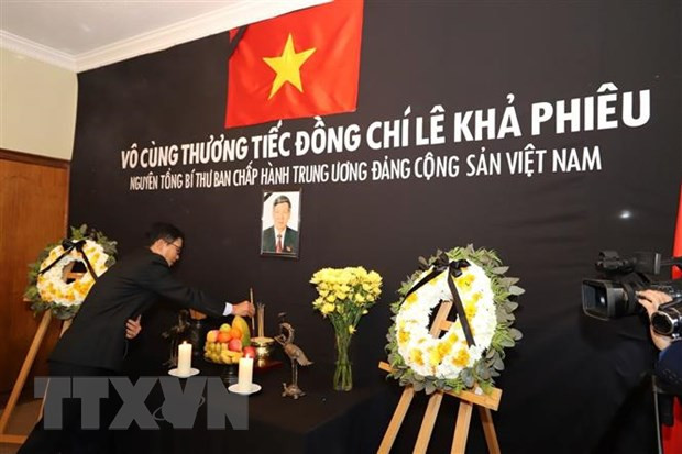 Vietnamitas en el mundo rinden homenaje póstumo a Le Kha Phieu ảnh 1 Vietnamitas en el mundo rinden homenaje póstumo a Le Kha Phieu ảnh 1