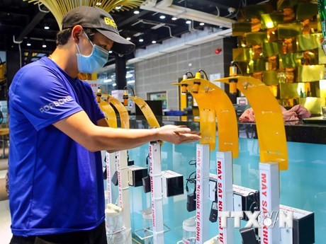 Regalan a Da Nang dispensadores de aerosol sin contacto para la prevención de coronavirus ảnh 1