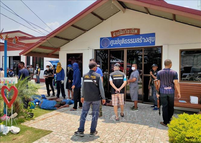 Prisioneros escapan tras disturbios en cárcel de Tailandia ảnh 1