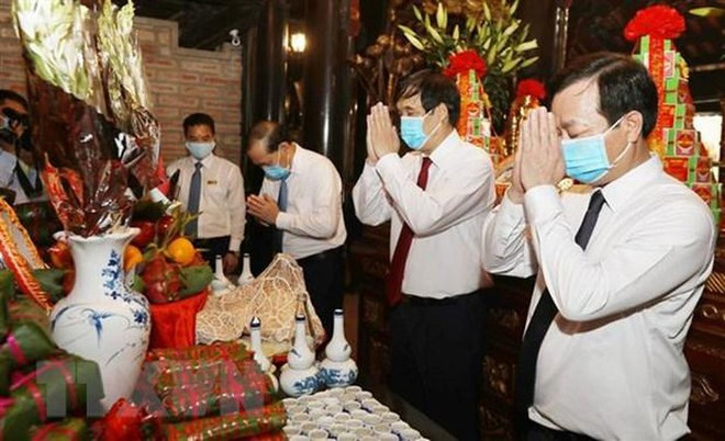 Rinden homenaje a los padres mitológicos de la nación vietnamita ảnh 1 Rinden homenaje a los padres mitológicos de la nación vietnamita ảnh 1