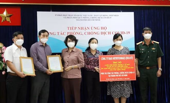 Empresa estadounidense dona mascarillas a Ciudad Ho Chi Minh ảnh 1