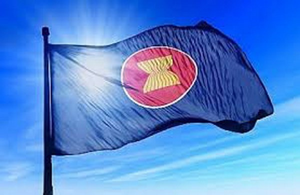 Laos y Camboya izan banderas de ASEAN en saludo al 50 aniversario de fundación del bloque ảnh 1