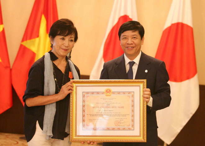Conceden orden de amistad a directora japonesa por apoyo a víctimas vietnamitas de dioxina ảnh 1 Conceden orden de amistad a directora japonesa por apoyo a víctimas vietnamitas de dioxina ảnh 1