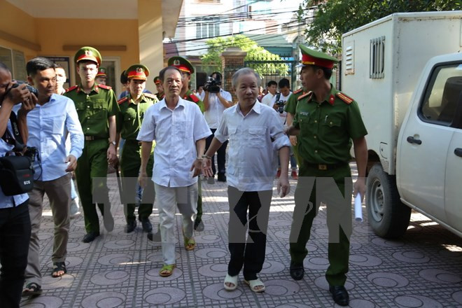 Sentencian a exfuncionarios vinculados al caso de Dong Tam ảnh 1 Sentencian a exfuncionarios vinculados al caso de Dong Tam ảnh 1