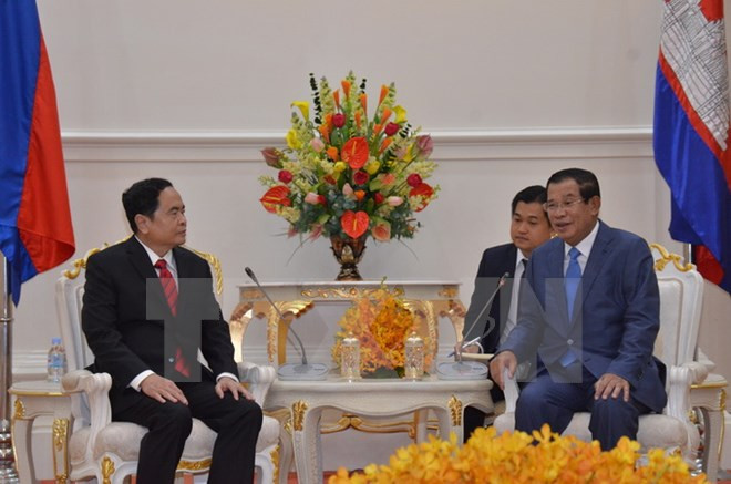 Dirigentes de Camboya reciben a presidente del Frente de la Patria de Vietnam ảnh 1