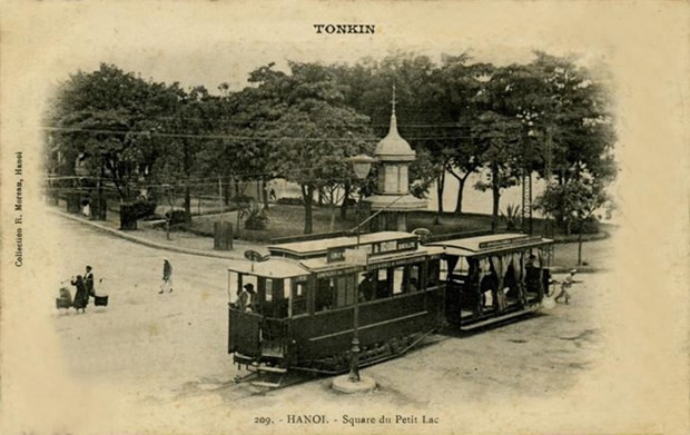 Exposición fotográfica evoca imagen antigua del Lago Hoan Kiem en Hanoi ảnh 1 Exposición fotográfica evoca imagen antigua del Lago Hoan Kiem en Hanoi ảnh 1