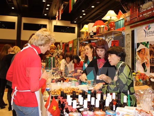 Activo Vietnam en feria caritativa en República Checa ảnh 1