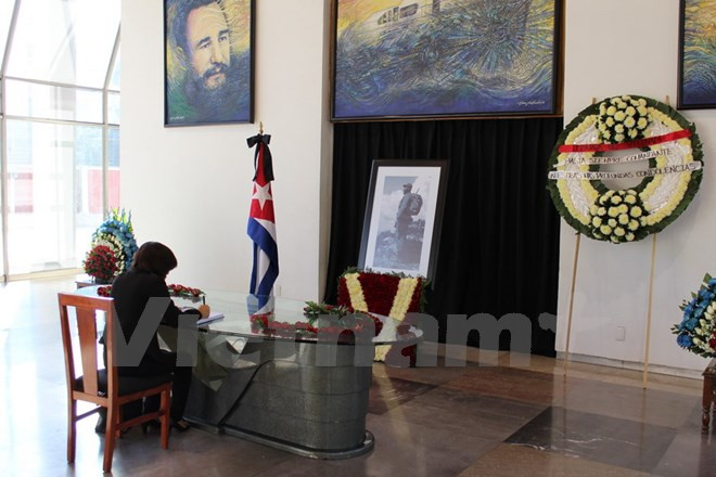 Vietnamitas en México rinden tributo a Fidel Castro ảnh 1 Vietnamitas en México rinden tributo a Fidel Castro ảnh 1