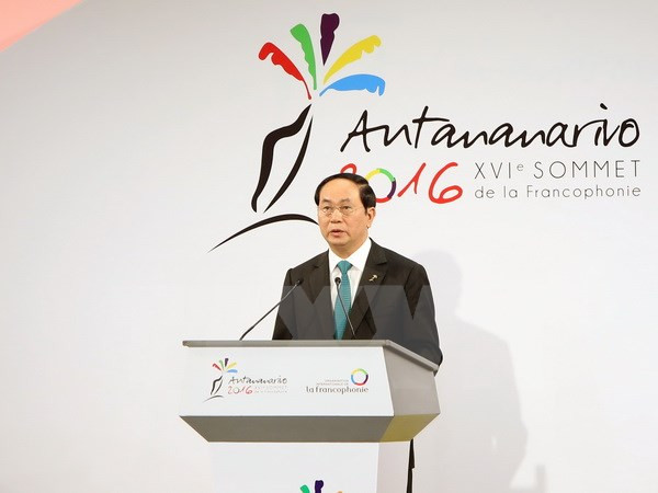 Presidente vietnamita mantiene encuentros al margen de Cumbre de Francofonía ảnh 1 Presidente vietnamita mantiene encuentros al margen de Cumbre de Francofonía ảnh 1