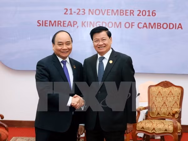 Premier vietnamita continúa actividades en Camboya ảnh 1