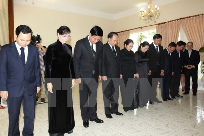 Altos funcionarios de Vietnam rinden homenaje a Fidel Castro ảnh 3 Altos funcionarios de Vietnam rinden homenaje a Fidel Castro ảnh 3