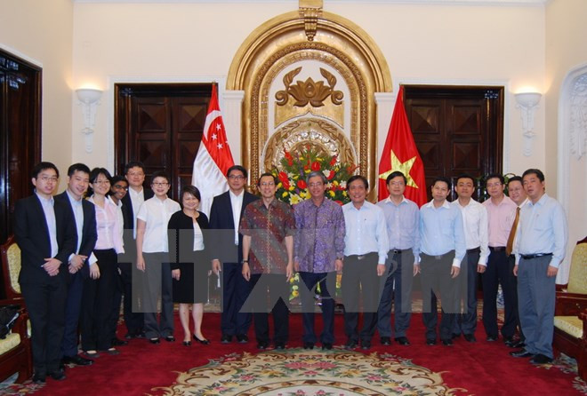 Efectúan décima consulta política entre cancilleres de Vietnam y Singapur ảnh 1 Efectúan décima consulta política entre cancilleres de Vietnam y Singapur ảnh 1