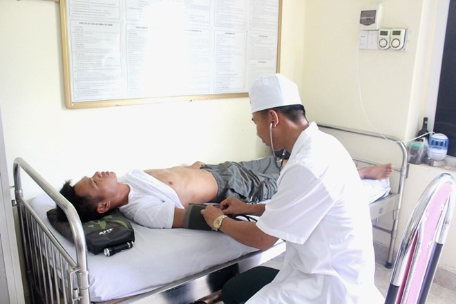 Entregan a China pescador accidentado en Mar de Vietnam ảnh 1 Entregan a China pescador accidentado en Mar de Vietnam ảnh 1