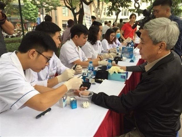 Demanda el Ministerio de Salud de Vietnam mayores esfuerzos para combatir el dengue ảnh 1