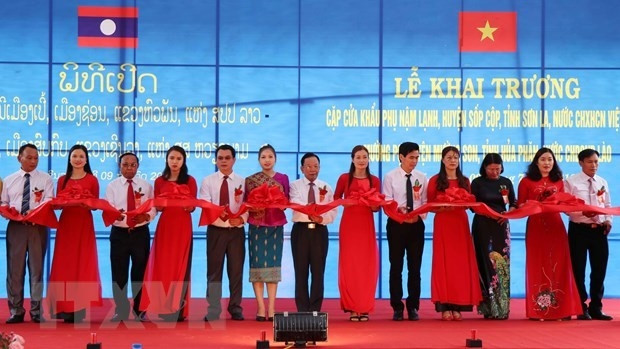 Inauguran puertos fronterizos auxiliares en Vietnam y Laos ảnh 1