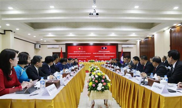 Premier laosiano recibe al ministro de Oficina de Gobierno de Vietnam ảnh 1 Premier laosiano recibe al ministro de Oficina de Gobierno de Vietnam ảnh 1