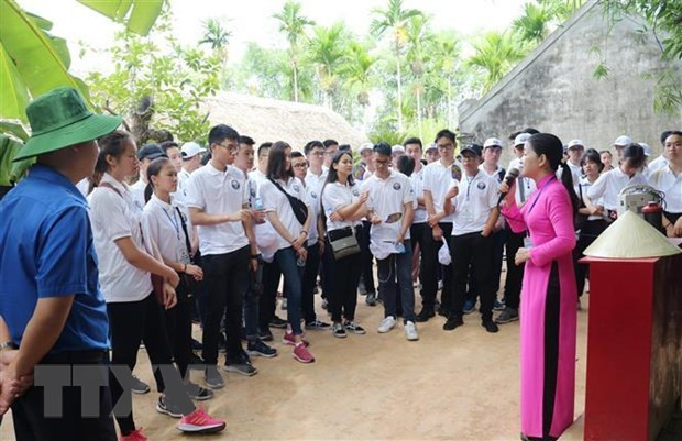 Jóvenes expatriados vietnamitas rinden homenaje al presidente Ho Chi Minh en Nghe An ảnh 1 Jóvenes expatriados vietnamitas rinden homenaje al presidente Ho Chi Minh en Nghe An ảnh 1