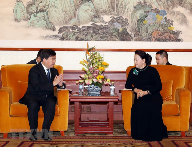 Dialoga máxima legisladora de Vietnam con ejecutivos de empresas líderes en tecnología de China ảnh 1 Dialoga máxima legisladora de Vietnam con ejecutivos de empresas líderes en tecnología de China ảnh 1