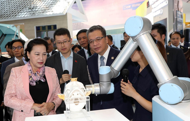 Visita máxima legisladora de Vietnam Centro de Exhibición Zhongguancun de China ảnh 1 Visita máxima legisladora de Vietnam Centro de Exhibición Zhongguancun de China ảnh 1