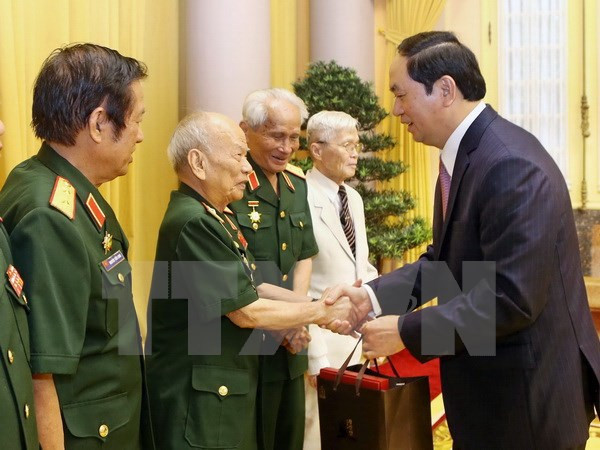 Presidente vietnamita aprecia aportes de excombatientes voluntarios en Laos ảnh 1 Presidente vietnamita aprecia aportes de excombatientes voluntarios en Laos ảnh 1